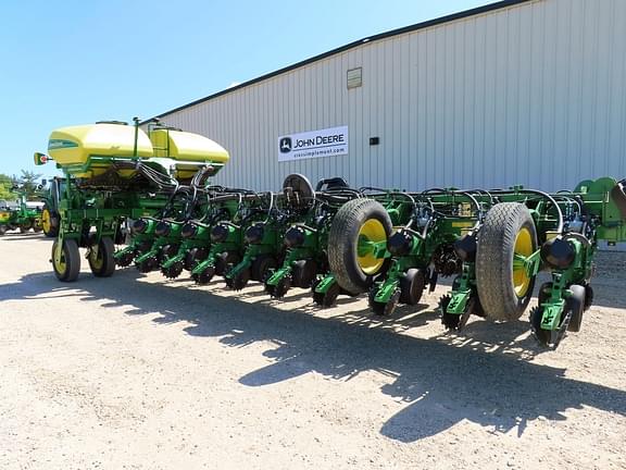 Image of John Deere 1775 equipment image 4