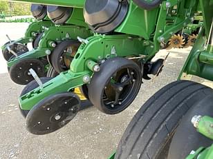 Main image John Deere 1775 21