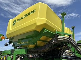 Main image John Deere 1775 33