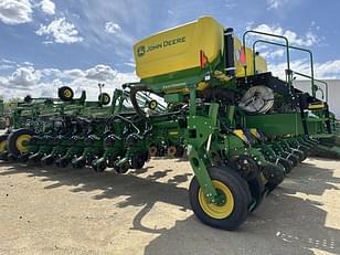 Main image John Deere 1775 5