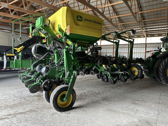 Image of John Deere 1775 equipment image 3