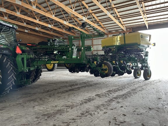 2022 John Deere 1775 Equipment Image0