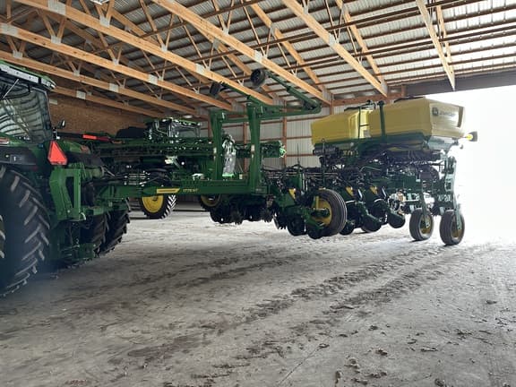Image of John Deere 1775 Primary image