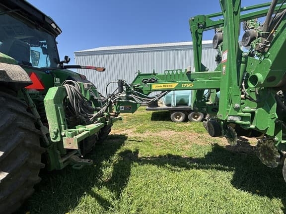 Image of John Deere 1795 equipment image 4