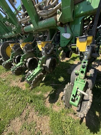 Image of John Deere 1795 equipment image 2