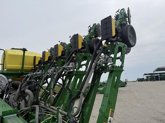 Image of John Deere 1795 equipment image 1
