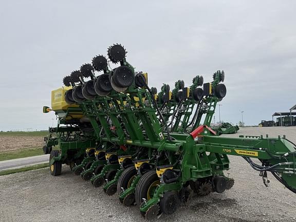 Image of John Deere 1795 equipment image 3