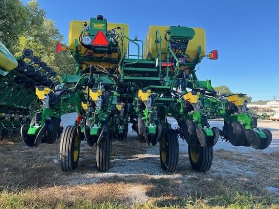 Image of John Deere 1795 equipment image 3