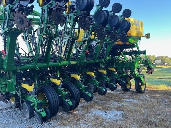 Image of John Deere 1795 equipment image 2