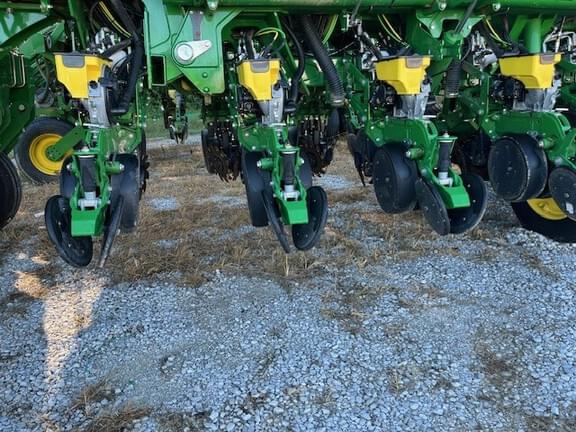 Image of John Deere 1795 equipment image 1