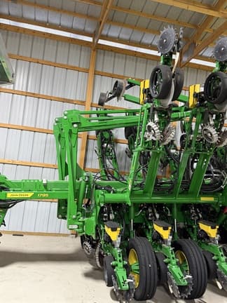 Image of John Deere 1795 equipment image 1