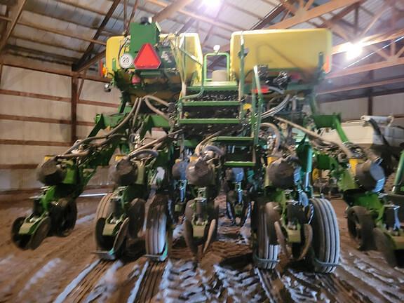 Image of John Deere 1795 equipment image 3