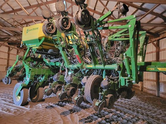 Image of John Deere 1795 equipment image 1