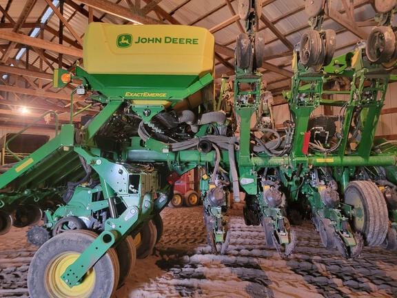 2022 John Deere 1795 Equipment Image0