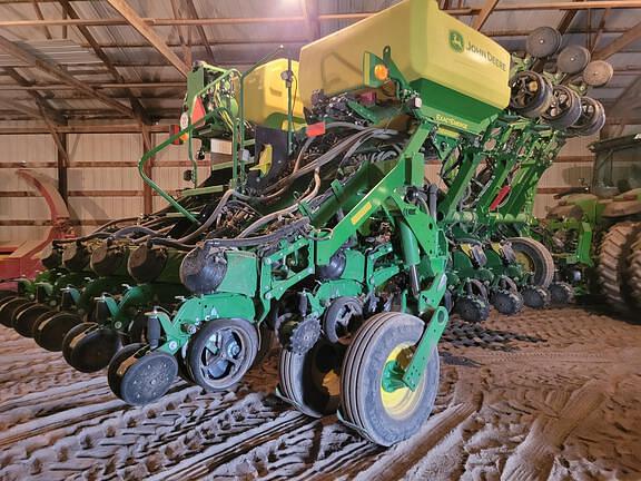 Image of John Deere 1795 equipment image 2