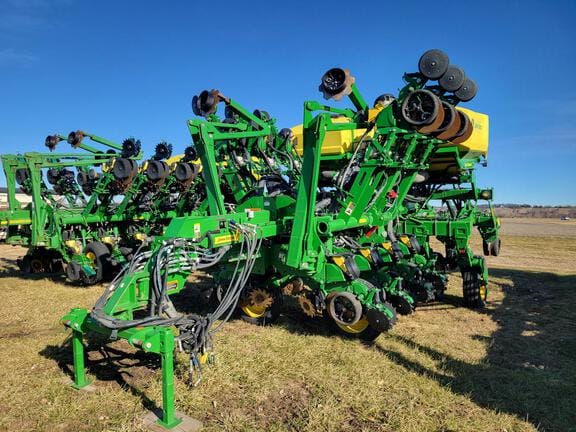 2022 John Deere 1795 Equipment Image0