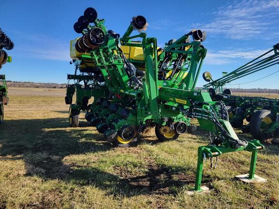 Image of John Deere 1795 equipment image 2