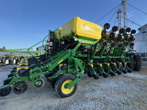Image of John Deere 1795 equipment image 2