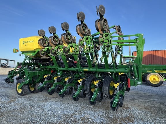 2022 John Deere 1795 Equipment Image0