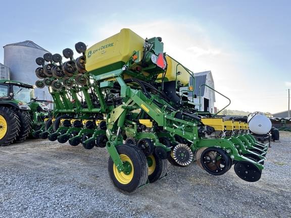 Image of John Deere 1795 equipment image 3