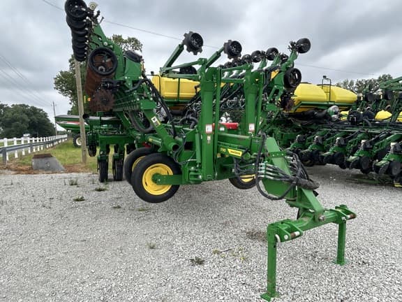 Image of John Deere 1795 equipment image 1