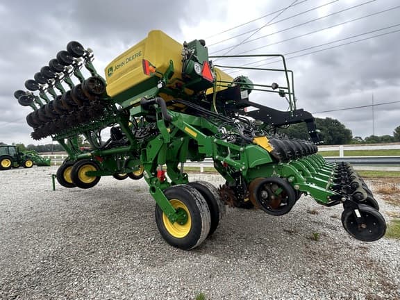 Image of John Deere 1795 equipment image 4