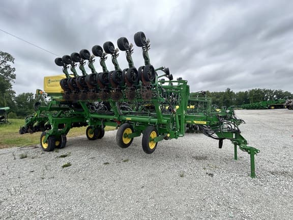 Image of John Deere 1795 equipment image 3