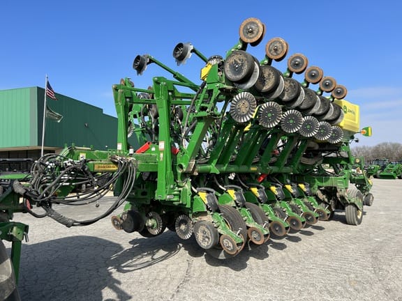 2022 John Deere 1795 Equipment Image0