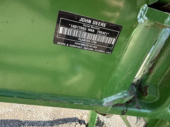 Image of John Deere 1795 equipment image 1