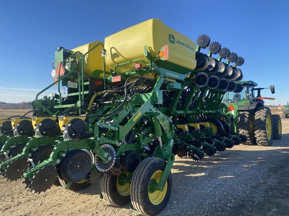 Image of John Deere 1795 equipment image 3