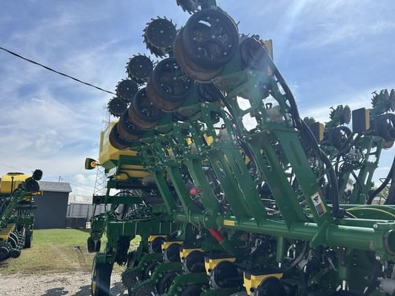 Image of John Deere 1795 equipment image 2