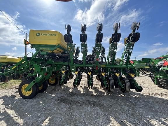 Image of John Deere 1795 equipment image 4
