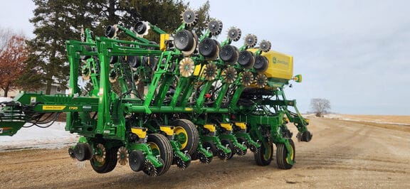 2022 John Deere 1795 Equipment Image0