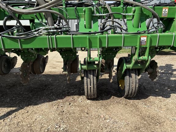 Image of John Deere 1795 equipment image 2