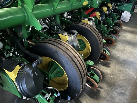 Image of John Deere 1795 equipment image 2