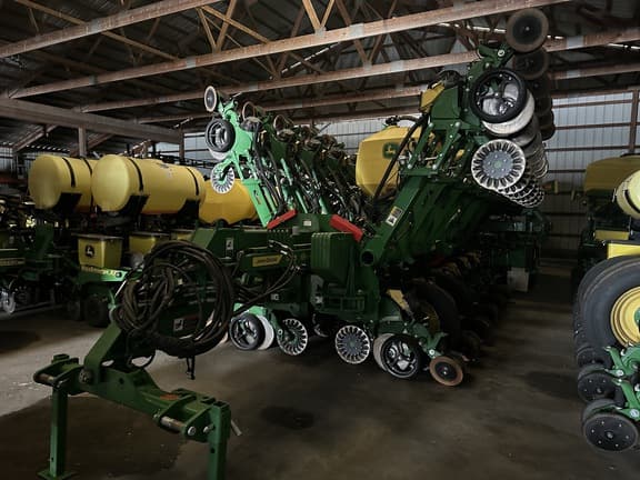 Image of John Deere 1795 equipment image 1