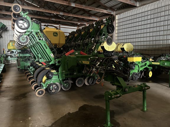 2022 John Deere 1795 Equipment Image0