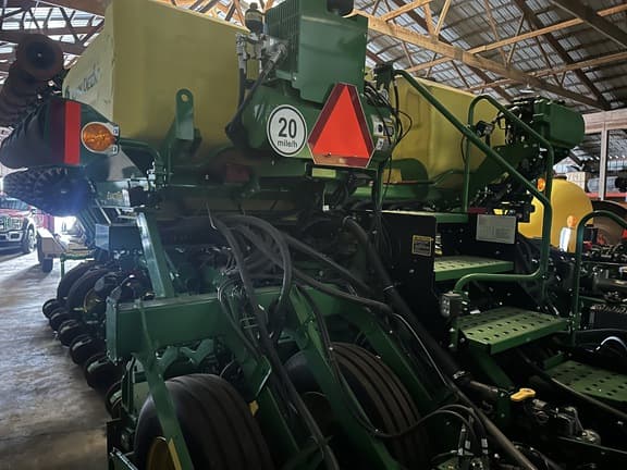 Image of John Deere 1795 equipment image 4