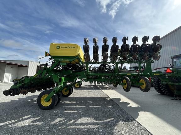 Image of John Deere 1795 equipment image 1
