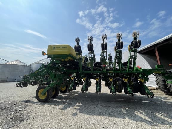 Image of John Deere 1795 equipment image 1