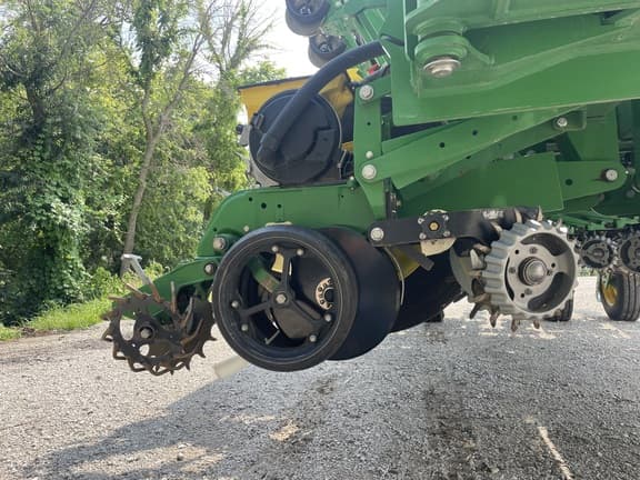 Image of John Deere 1795 equipment image 4