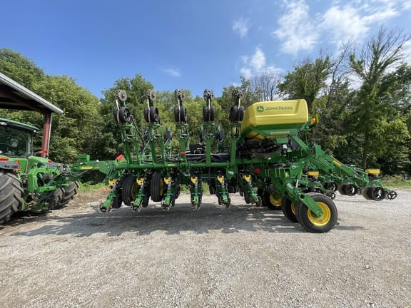 2022 John Deere 1795 Equipment Image0