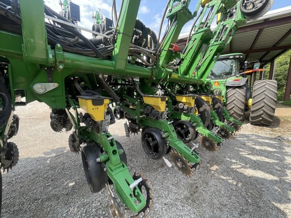 Image of John Deere 1795 equipment image 3