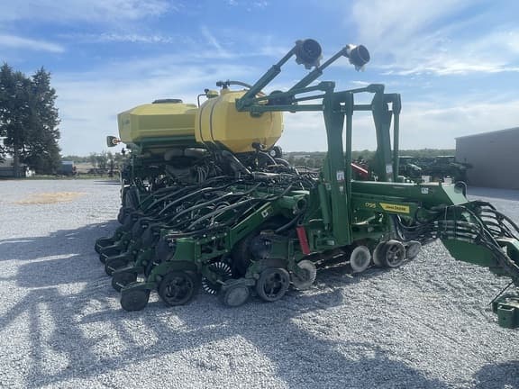 Image of John Deere 1795 equipment image 1