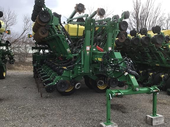 Image of John Deere 1795 equipment image 4