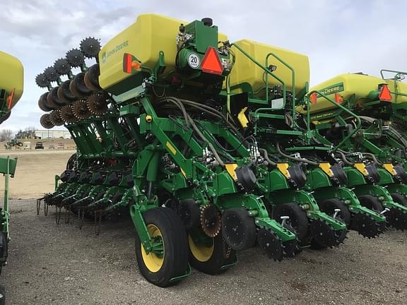 Image of John Deere 1795 equipment image 2