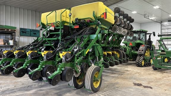 Image of John Deere 1795 equipment image 2