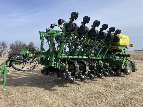 2022 John Deere 1795 Equipment Image0