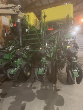 Image of John Deere 1795 equipment image 1