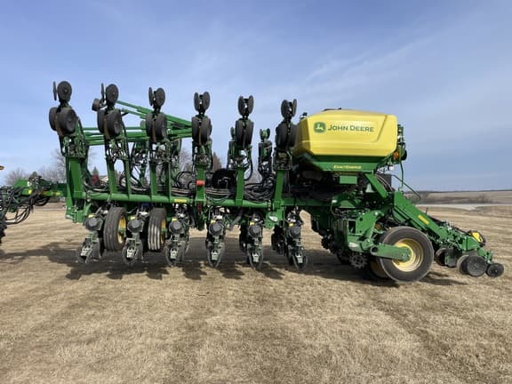 Image of John Deere 1795 equipment image 1